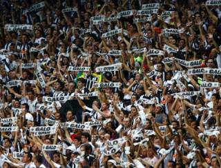 Suspeito de lançar bomba que atingiu fotojornalista em final da Copa do Brasil é preso