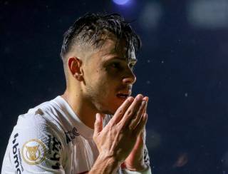 Corinthians mira manutenção do elenco e idas pontuais ao mercado em 2025