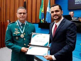 Caravina homenageia profissionais da Segurança Pública com Medalha Adib Massad