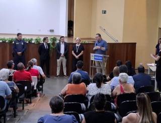 Prefeitura entrega 170 escrituras de imóveis para moradores do Izidro Pedroso, Terra Roxa e Eulália Pires