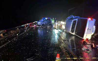 Acidente com três carros deixa cenário de destruição e interdita BR-163 em Nova Alvorada do Sul