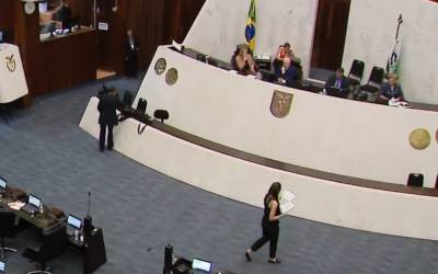 Assembleia pode suspender sessões na reta final da campanha