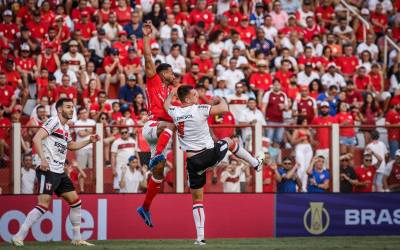 Botafogo-SP arranca empate de 1 a 1 com o Vila Nova em Goiânia