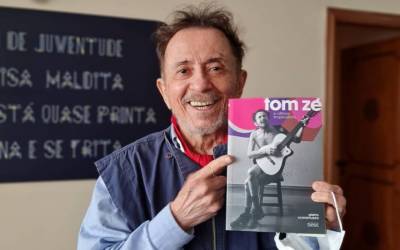 Tom Zé segue internado em São Paulo após queda, sem previsão de alta