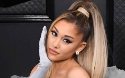 Ariana Grande reage a rumor de que Ethan Slater trocou família por ela