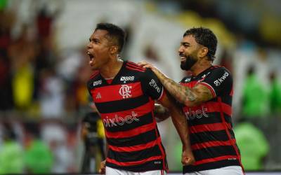 Flamengo sai na frente do Corinthians na semifinal da Copa do Brasil