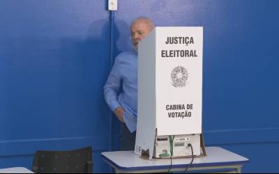 Lula vota em São Bernardo do Campo e fala sobre expectativas para os resultados das eleições