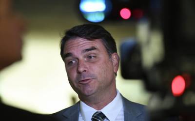 Flávio Bolsonaro defende pai após críticas de Silas Malafaia sobre eleições: 