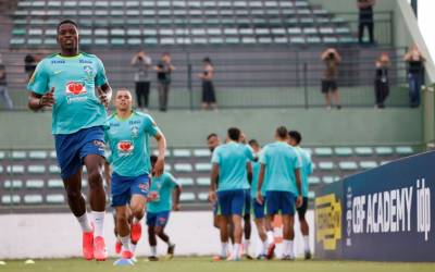 Brasília se ilumina de verde e amarelo 2 dias antes de jogo da seleção