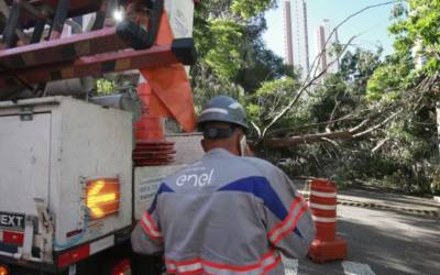 Aproximadamente 220 mil imóveis continuam sem energia na Grande SP, diz Enel