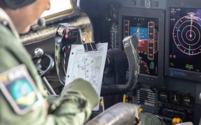 FAB intercepta avião que entrou irregularmente em território nacional