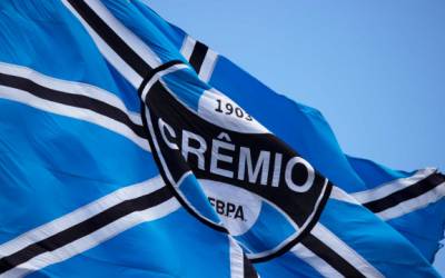 Grêmio firma 1º contrato profissional com joia agenciada por pai de Neymar e na mira da Europa