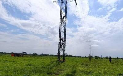 Traído e bêbado, jovem sobe em torre de alta tensão e é resgatado pelo Corpo de Bombeiros