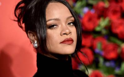 Rihanna encoraja americanos a irem às urnas: 'Votem, porque eu não posso'