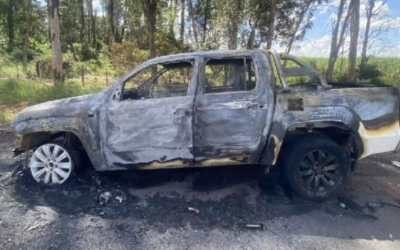 Amarok fica destruída após pegar fogo em estrada vicinal na BR-262 em MS