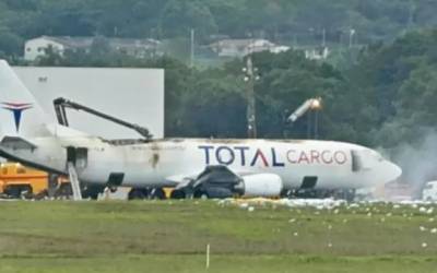 Avião de carga pega fogo no ar e faz pouso de emergência em Guarulhos