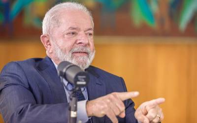 Lula passa por nova avalição médica e é liberado para viagens aéreas