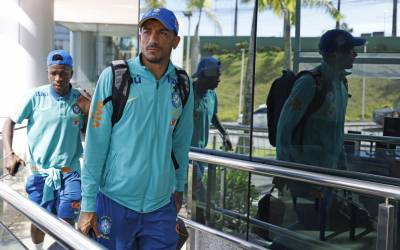 Seleção desembarca em Salvador para jogo contra o Uruguai