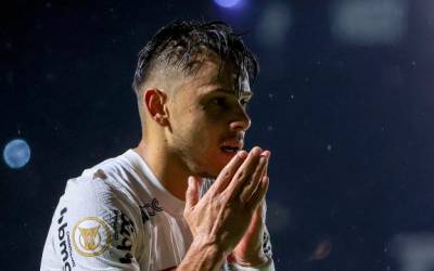 Corinthians mira manutenção do elenco e idas pontuais ao mercado em 2025