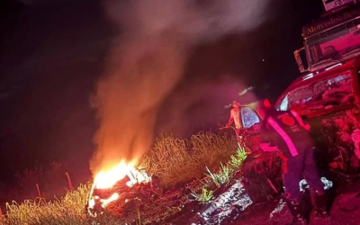 Três morrem carbonizados em acidente entre dois carros na BR-060; duas pessoas foram socorridas