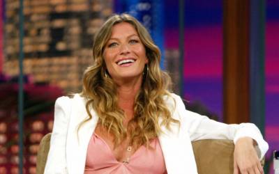 Grávida e radiante, Gisele Bündchen exibe barriguinha ao ir à academia