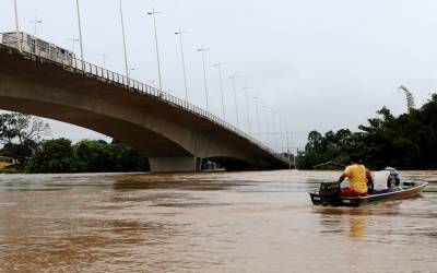 Após cinco meses de estiagem, nível do Rio Acre volta a subir