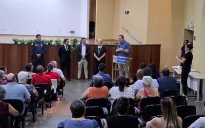 Prefeitura entrega 170 escrituras de imóveis para moradores do Izidro Pedroso, Terra Roxa e Eulália Pires