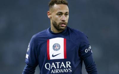 Neymar recebia R$ 1,2 milhão para bater palmas no PSG; diz ex-jogador